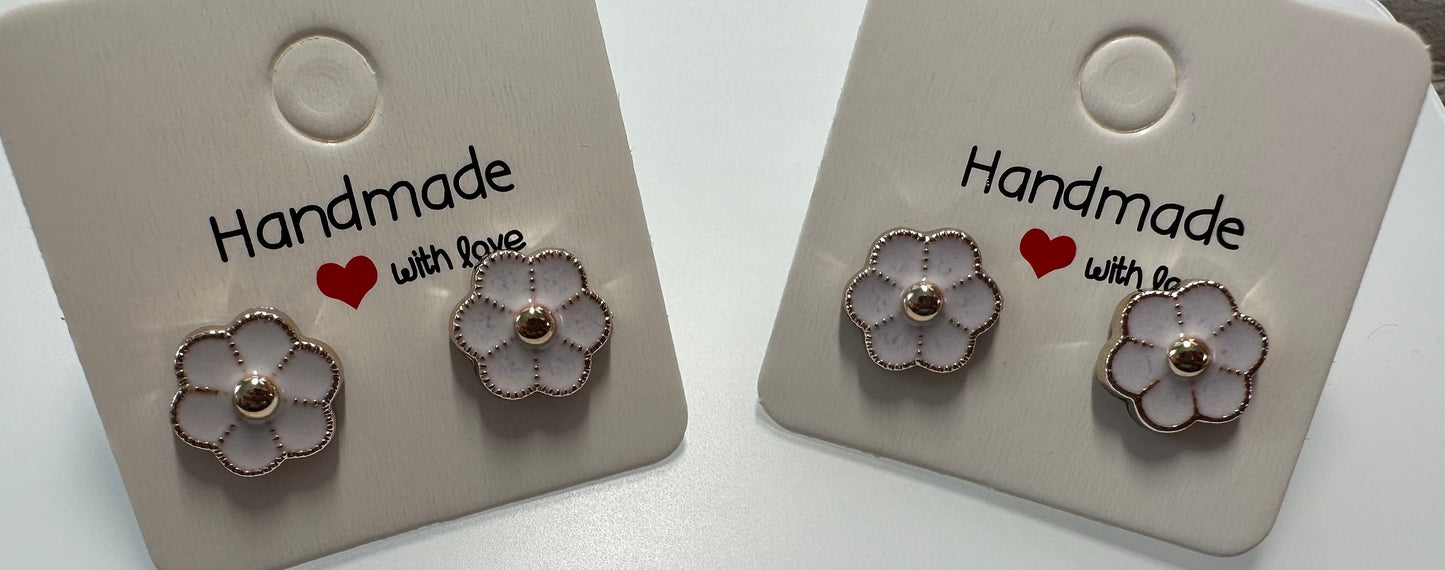 11MM White and Gold Daisy Cabochon Earrings, with Stainless Steel Backs, Unique and Fun Earrings, great guy or girls gift, hypoallergenic